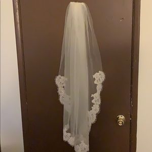 Ivory colored veil with lace.
